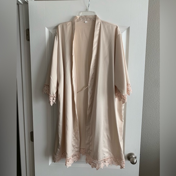 Champagne Satin robe size XXL/XXXL - Picture 2 of 6